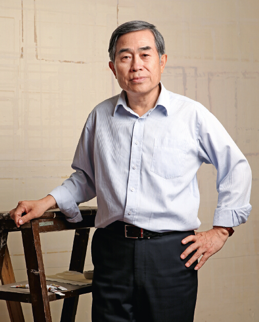 2016年5月16日，张平在国家图书馆古籍馆修复室接受专访。（本刊记者 傅聪 摄）